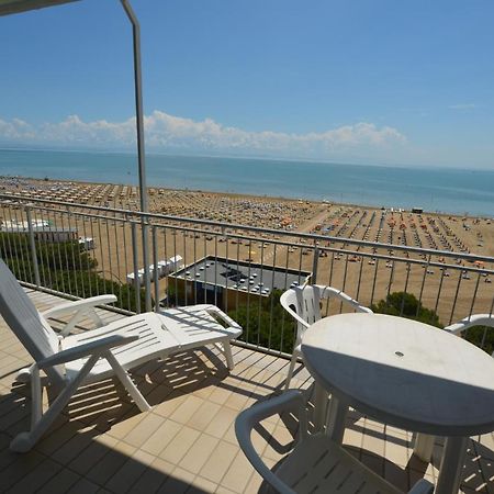 Lignano Sabbiadoro Sea Front Apartment ภายนอก รูปภาพ