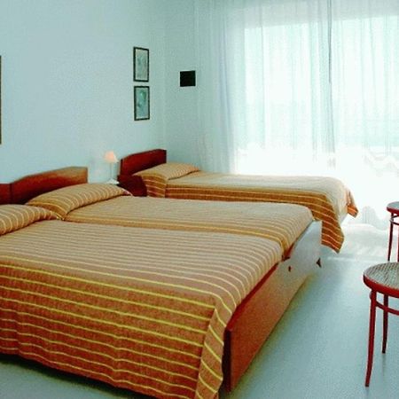 Lignano Sabbiadoro Sea Front Apartment ภายนอก รูปภาพ