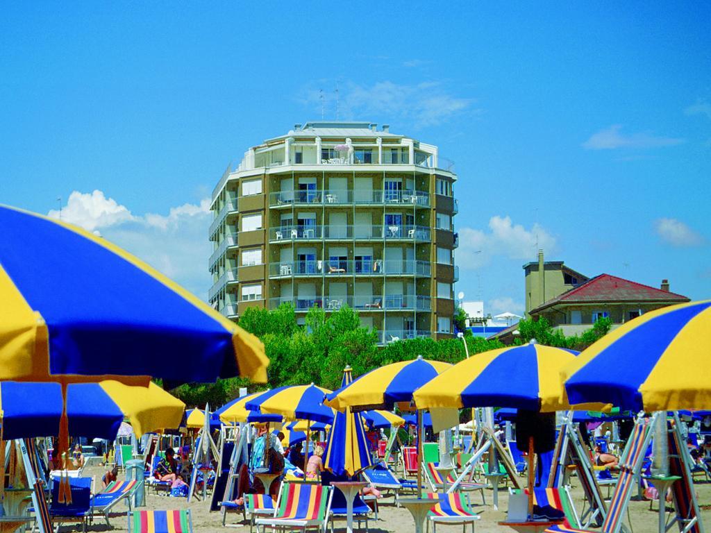 Lignano Sabbiadoro Sea Front Apartment ภายนอก รูปภาพ
