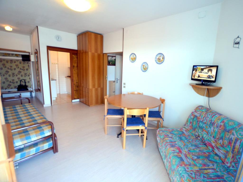 Lignano Sabbiadoro Sea Front Apartment ภายนอก รูปภาพ