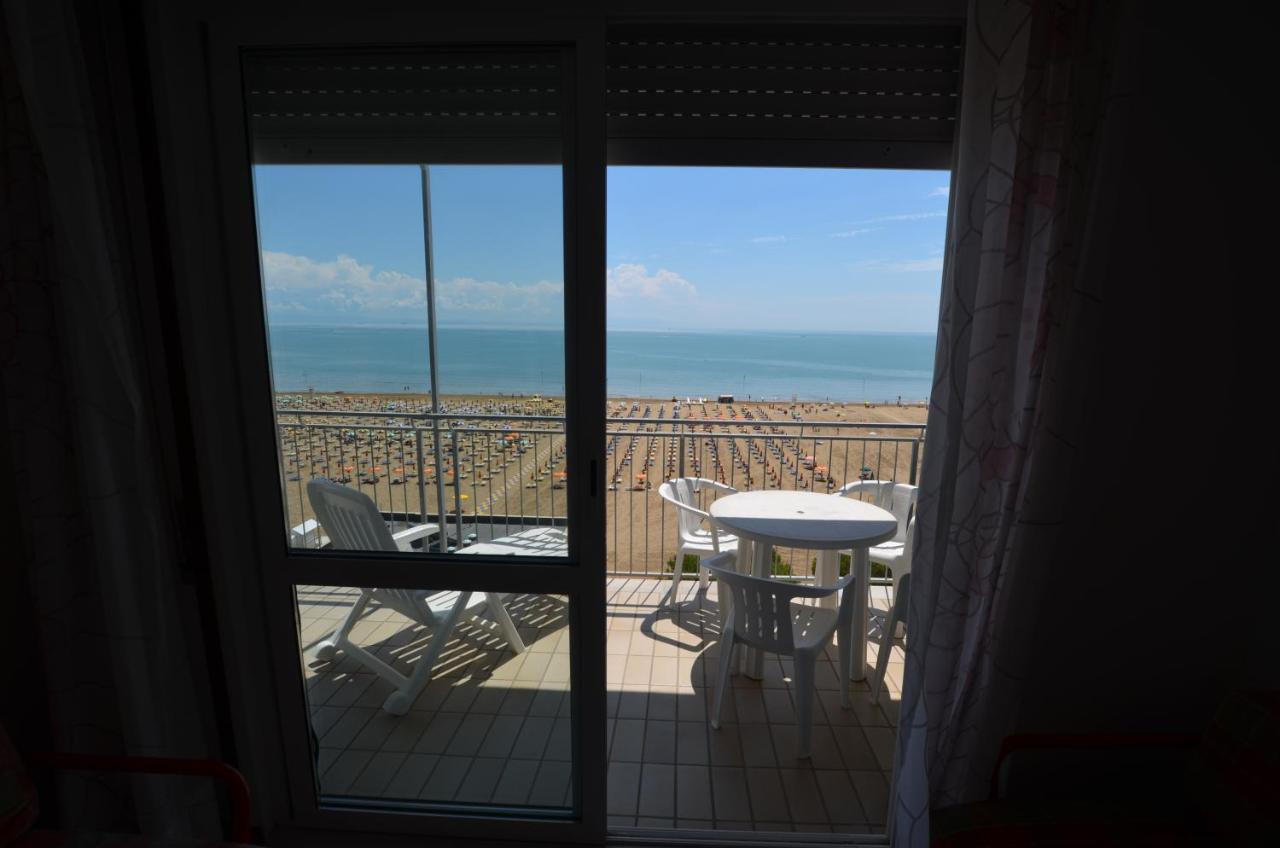 Lignano Sabbiadoro Sea Front Apartment ภายนอก รูปภาพ