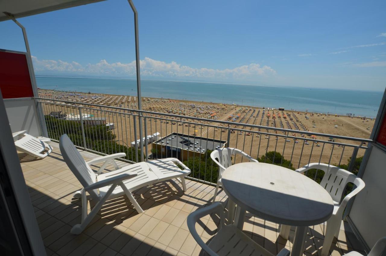 Lignano Sabbiadoro Sea Front Apartment ภายนอก รูปภาพ