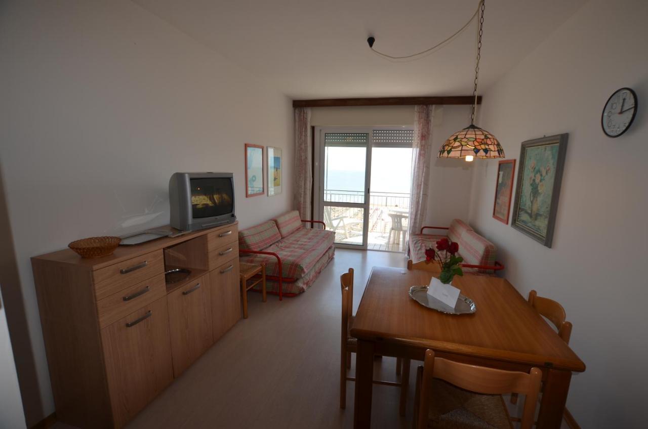 Lignano Sabbiadoro Sea Front Apartment ภายนอก รูปภาพ