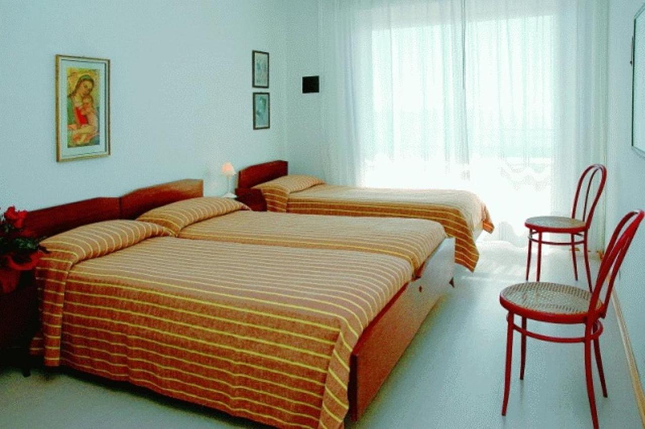 Lignano Sabbiadoro Sea Front Apartment ภายนอก รูปภาพ